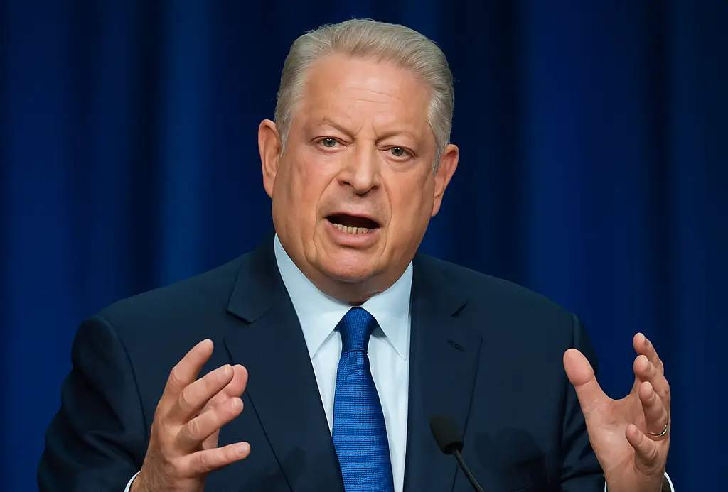 Al Gore delivering a 2025 keynote address where he draws parallels between Trump-era politics and early Nazi Germany.